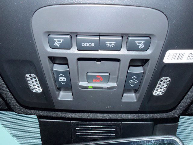 New 2026 Wind Chill Pearl with Midnight Black Metallic roof <sup>1</sup> Toyota  XSE AWD image 19