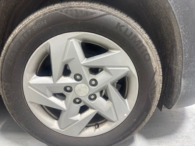Used 2025 Gray Hyundai SE image 4