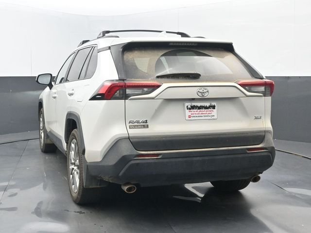 Used 2024 Wind Chill Pearl Toyota XLE Premium image 4