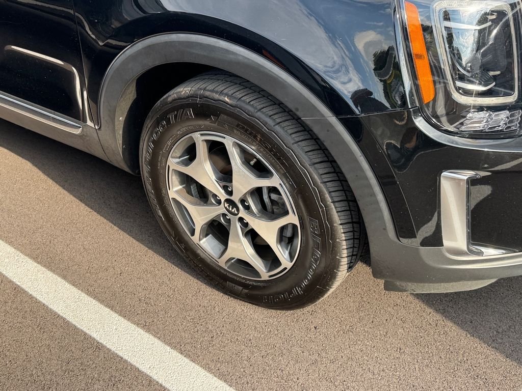 Used 2020 Black Kia EX image 18