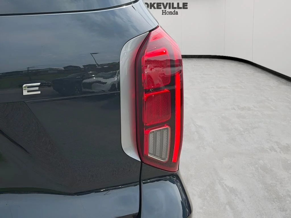 Used 2024 Moonlight Cloud Hyundai SEL image 5