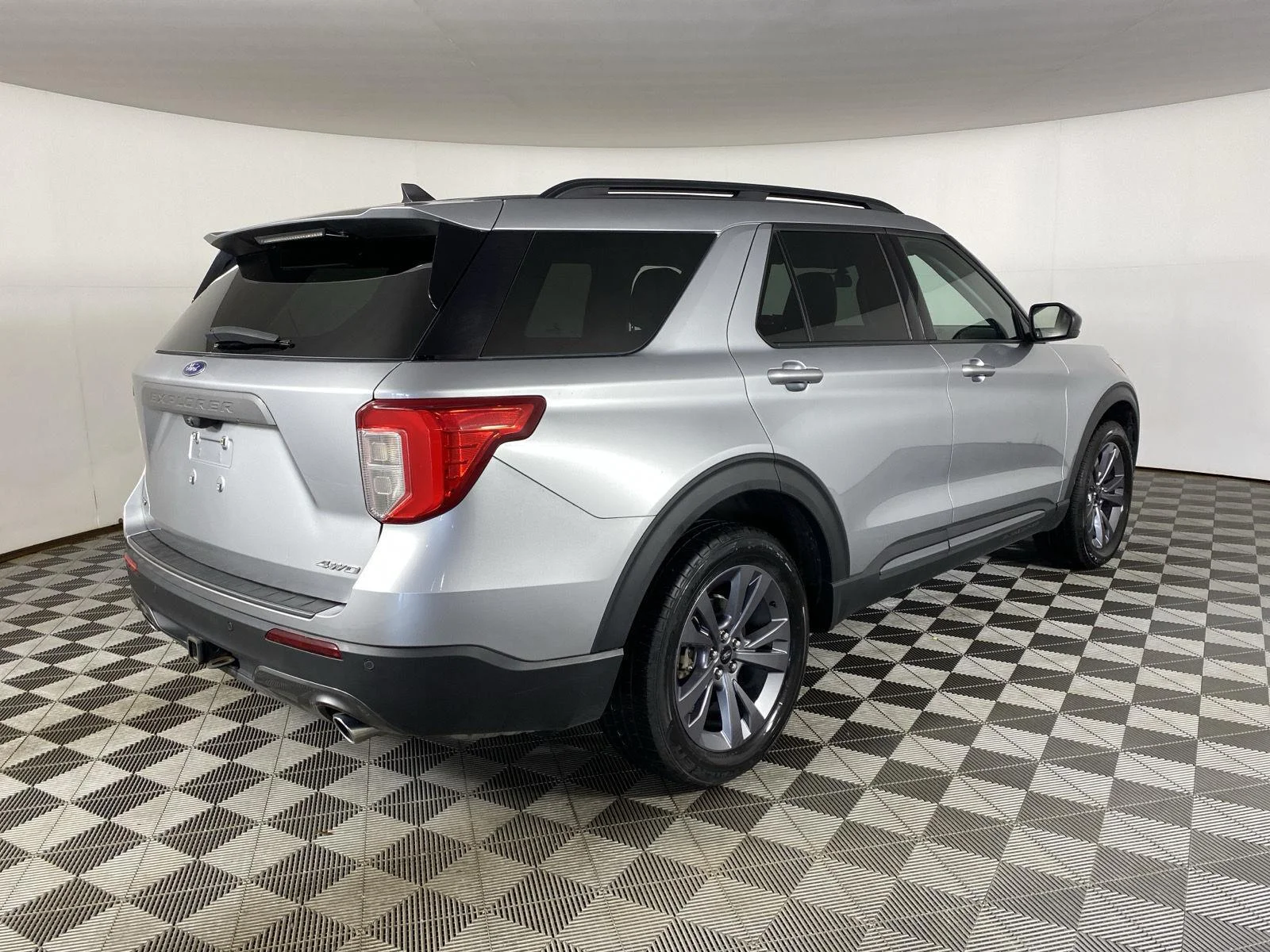 Used 2023 Iconic Silver Ford XLT image 10