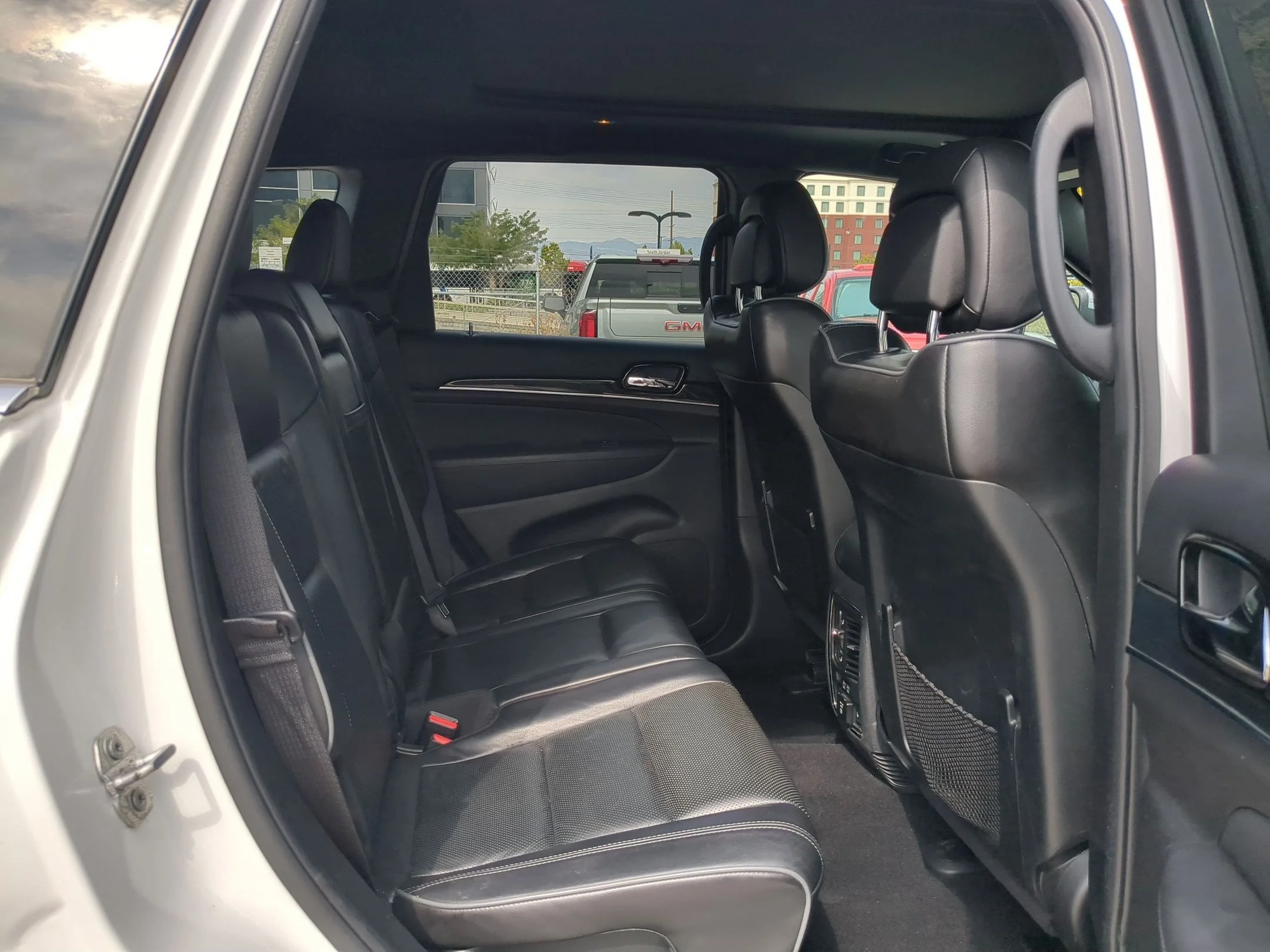 Used 2020 Bright White Clearcoat Jeep Overland image 28