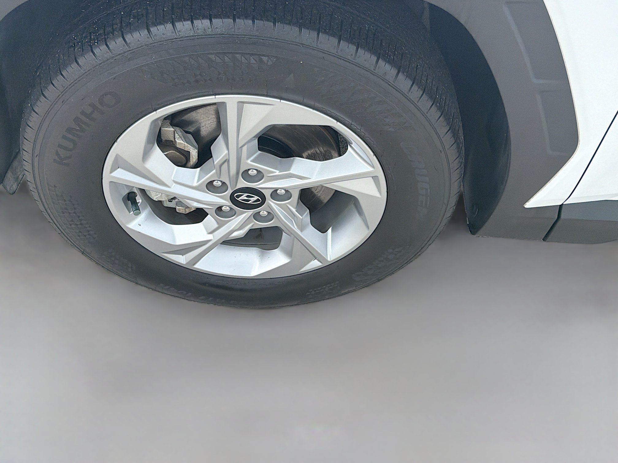 Used 2024 White Pearl Hyundai SE image 33