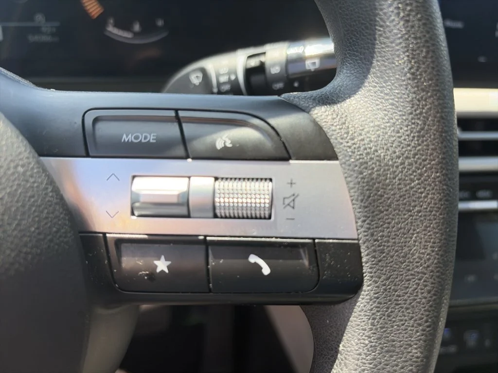 Used 2025 White Hyundai SEL image 21