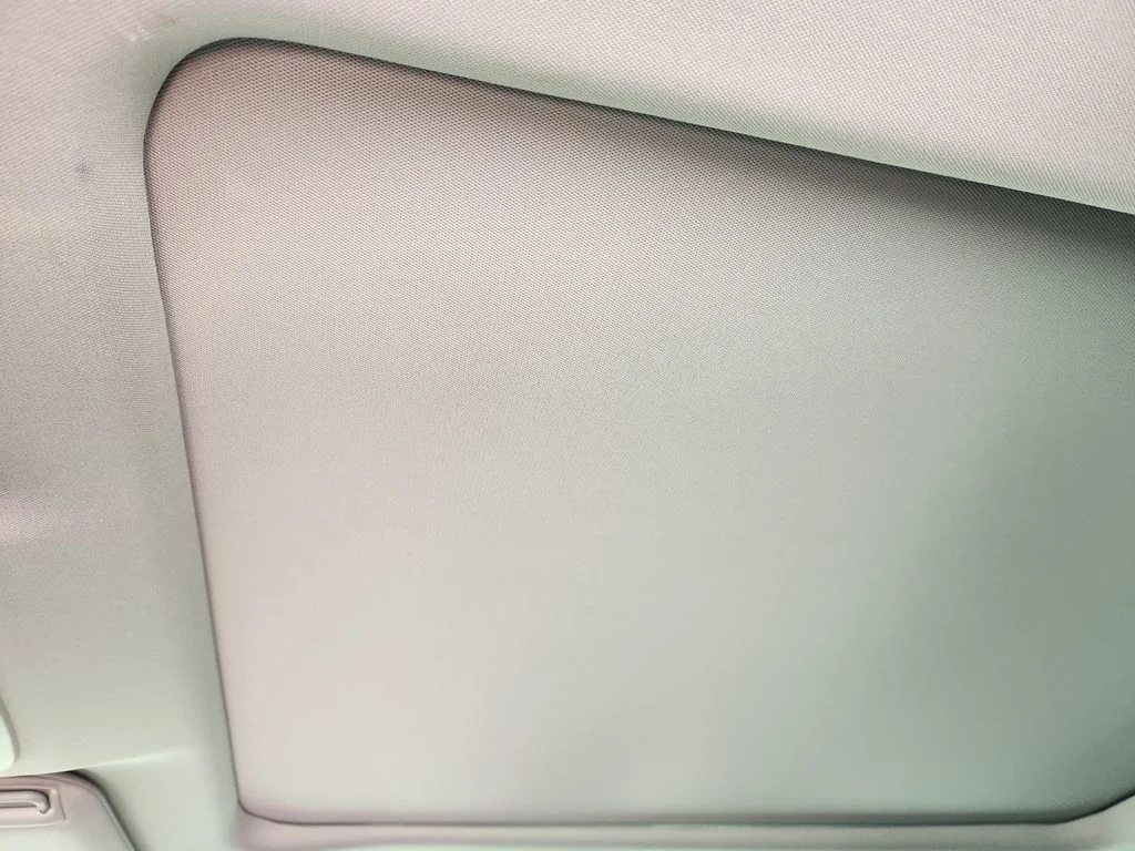 Used 2022 Wind Chill Pearl Toyota XSE image 27