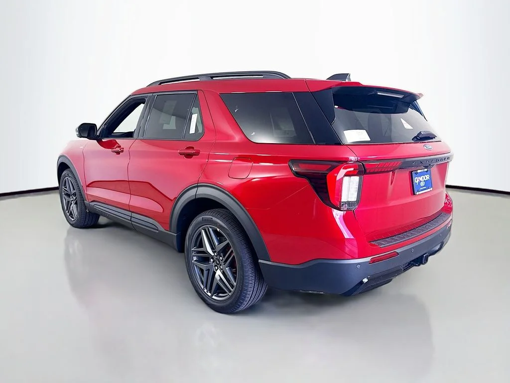 New 2026 Rapid Red Metallic Tinted Clearcoat Ford ST-Line image 5