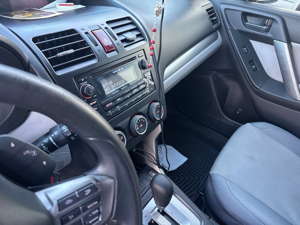Used 2014 Red Subaru 2.5i Premium image 11