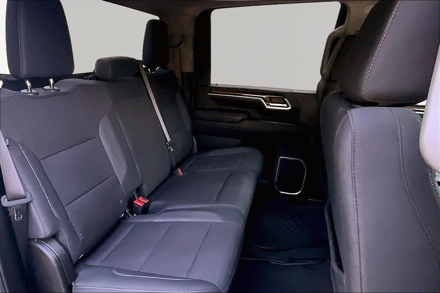 Used 2025 Summit White Chevrolet LT image 39