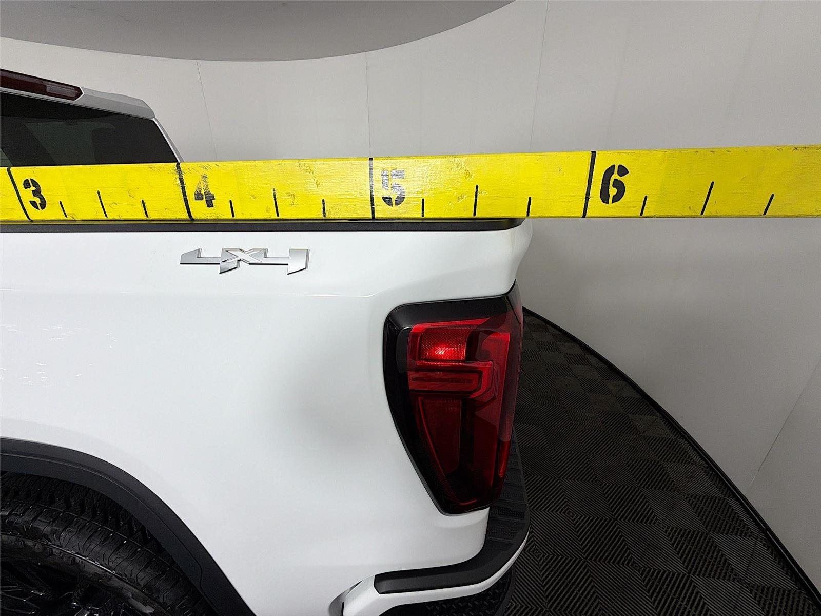 Used 2024 Summit White GMC Elevation image 34