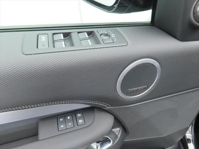 Used 2026 Santorini Black Metallic Land Rover Gemini Edition image 23
