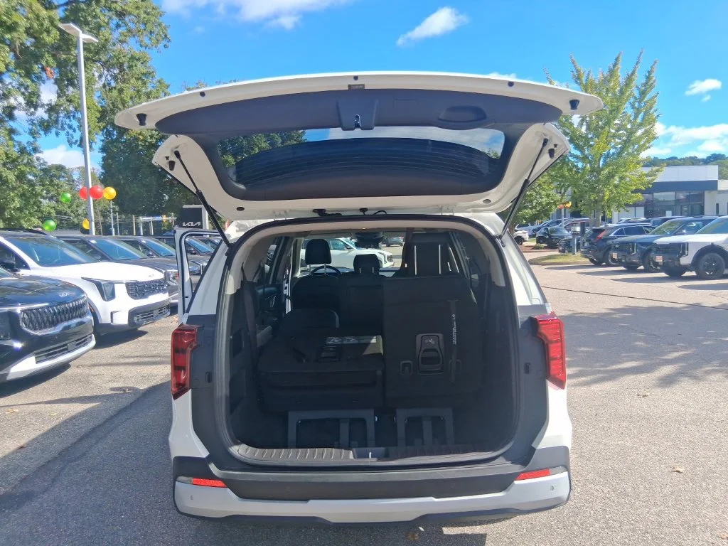 Used 2026 White Kia LXS image 20
