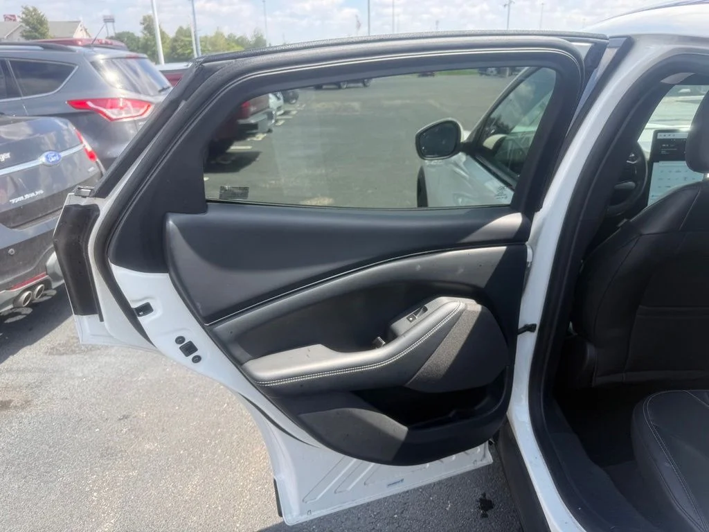 Used 2022 White Metallic Ford Select image 33