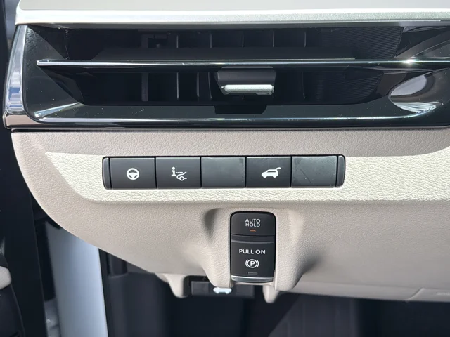 New 2026 Everest White Pearl TriCoat Nissan Platinum image 28