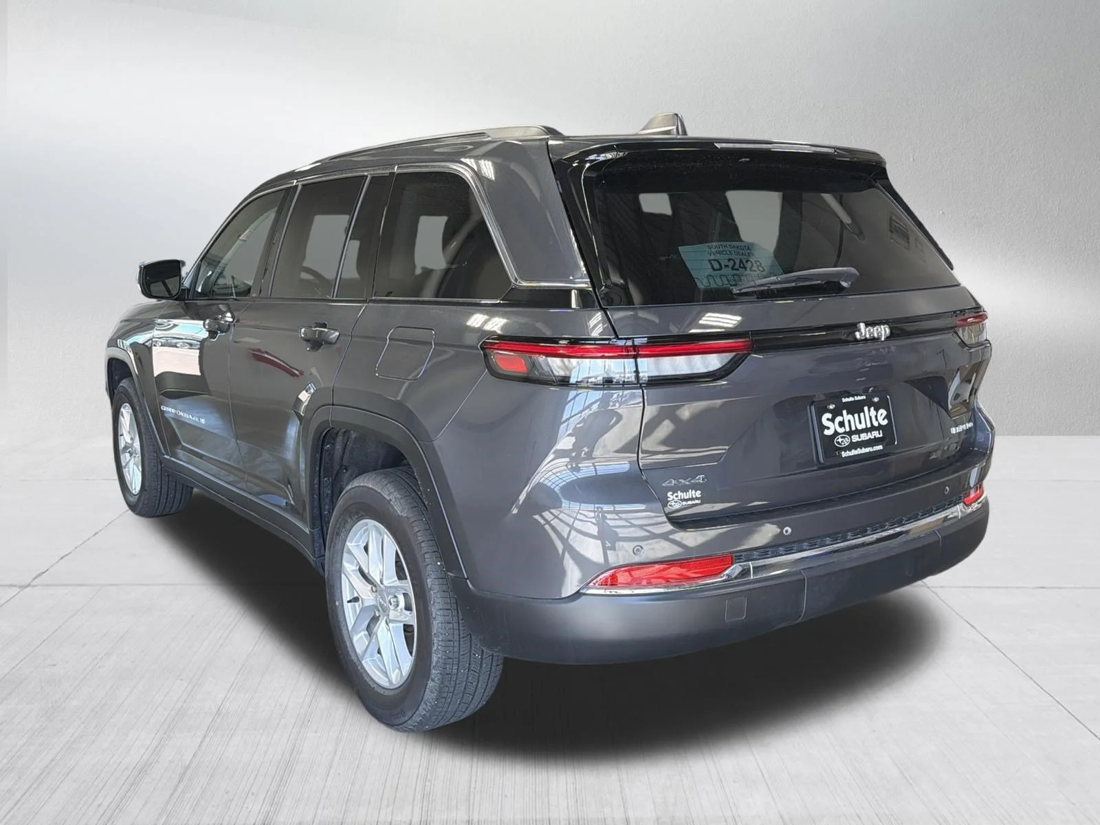 Used 2023 Baltic Gray Metallic Clearcoat Jeep Laredo image 5