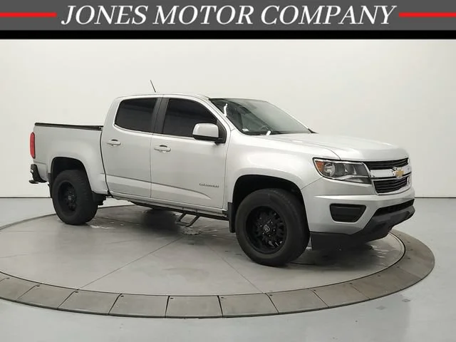 Used 2018 SILVER ICE METALLIC Chevrolet 2WD LT image 1