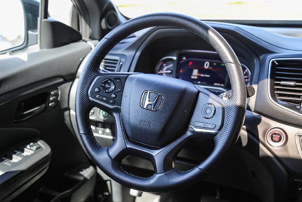 Certified Used 2025 Sonic Gray Pearl Honda EX-L image 16