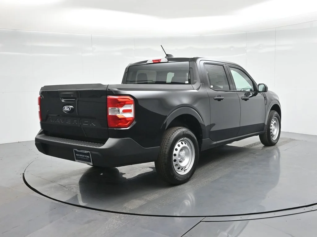 Used 2025 Black Ford XL image 26
