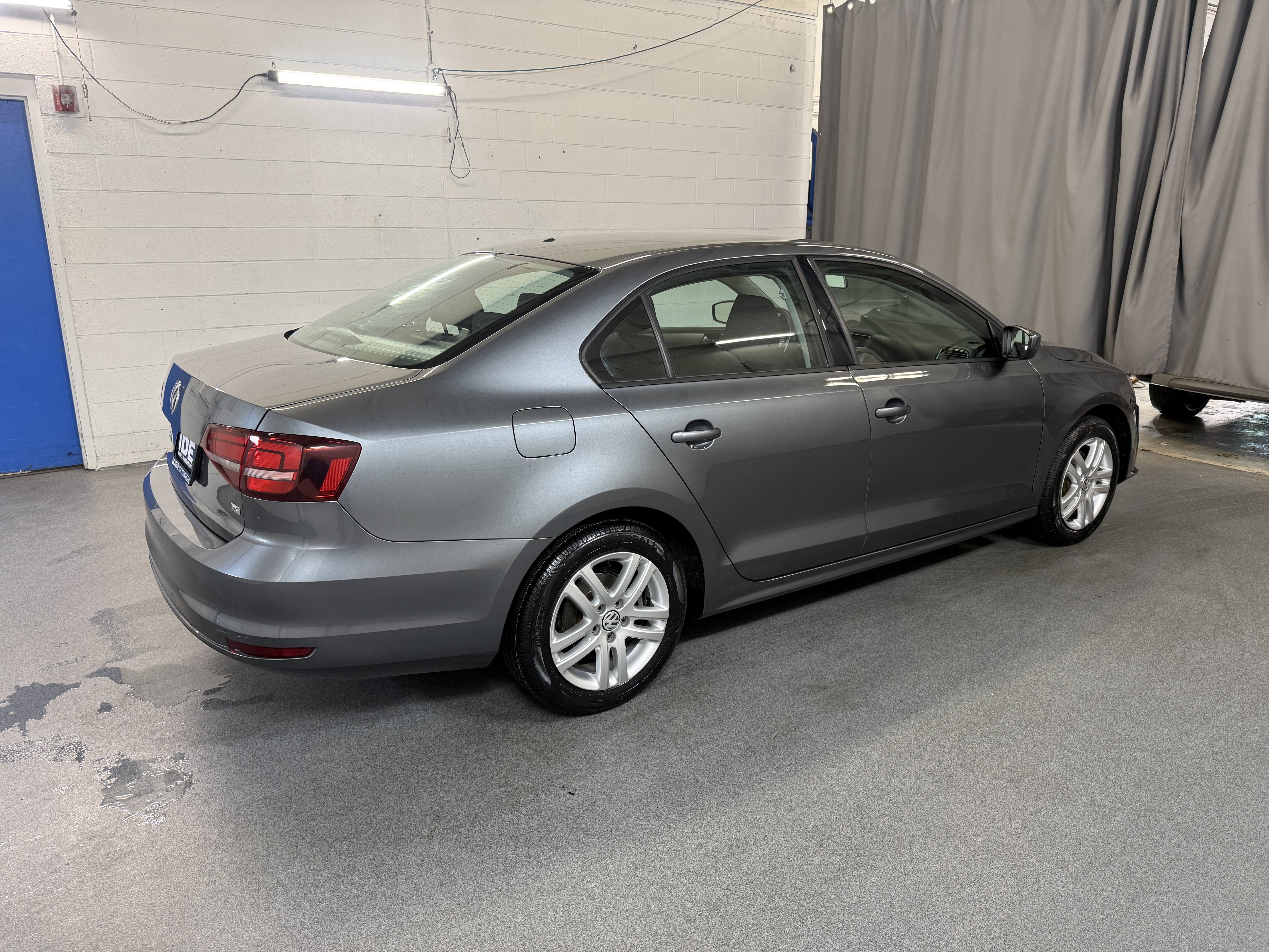 Used 2018 Platinum Gray Metallic Volkswagen 1.4T S image 9