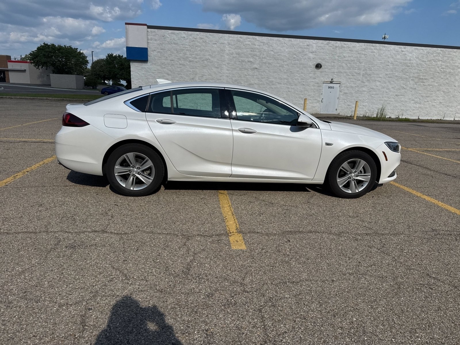 Used 2019 White Frost Tricoat Buick Preferred image 15