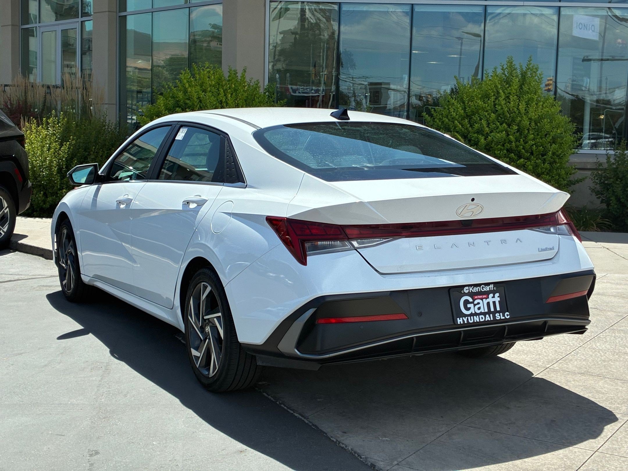 2024 Hyundai Elantra Limited - Photo 7