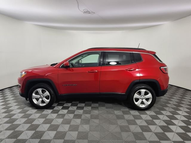 Used 2017 Red Jeep Latitude image 2