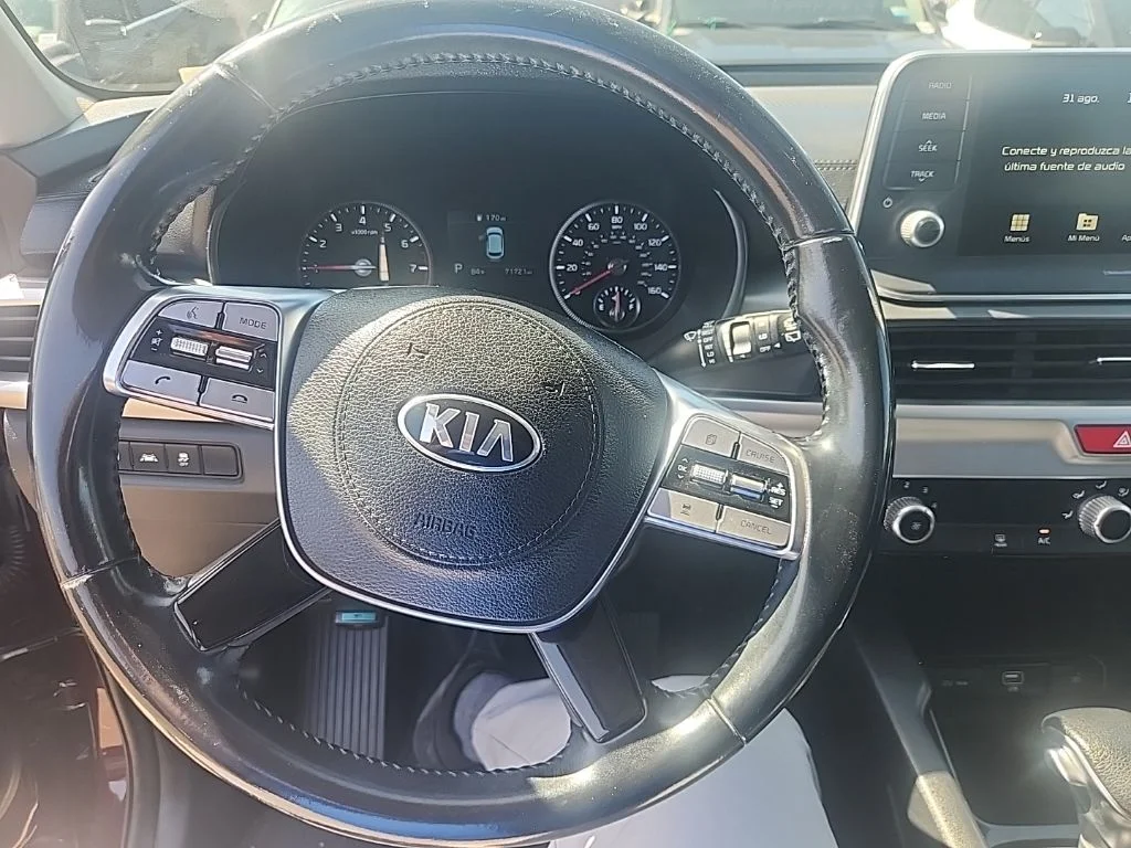 Used 2020 Purple Kia LX image 21