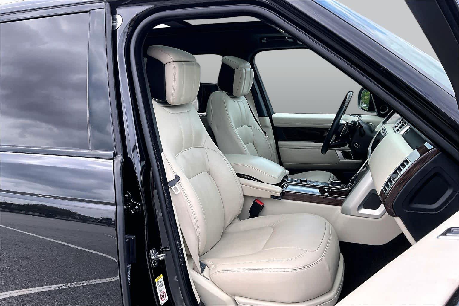 Used 2020 Santorini Black Metallic Land Rover Autobiography image 9
