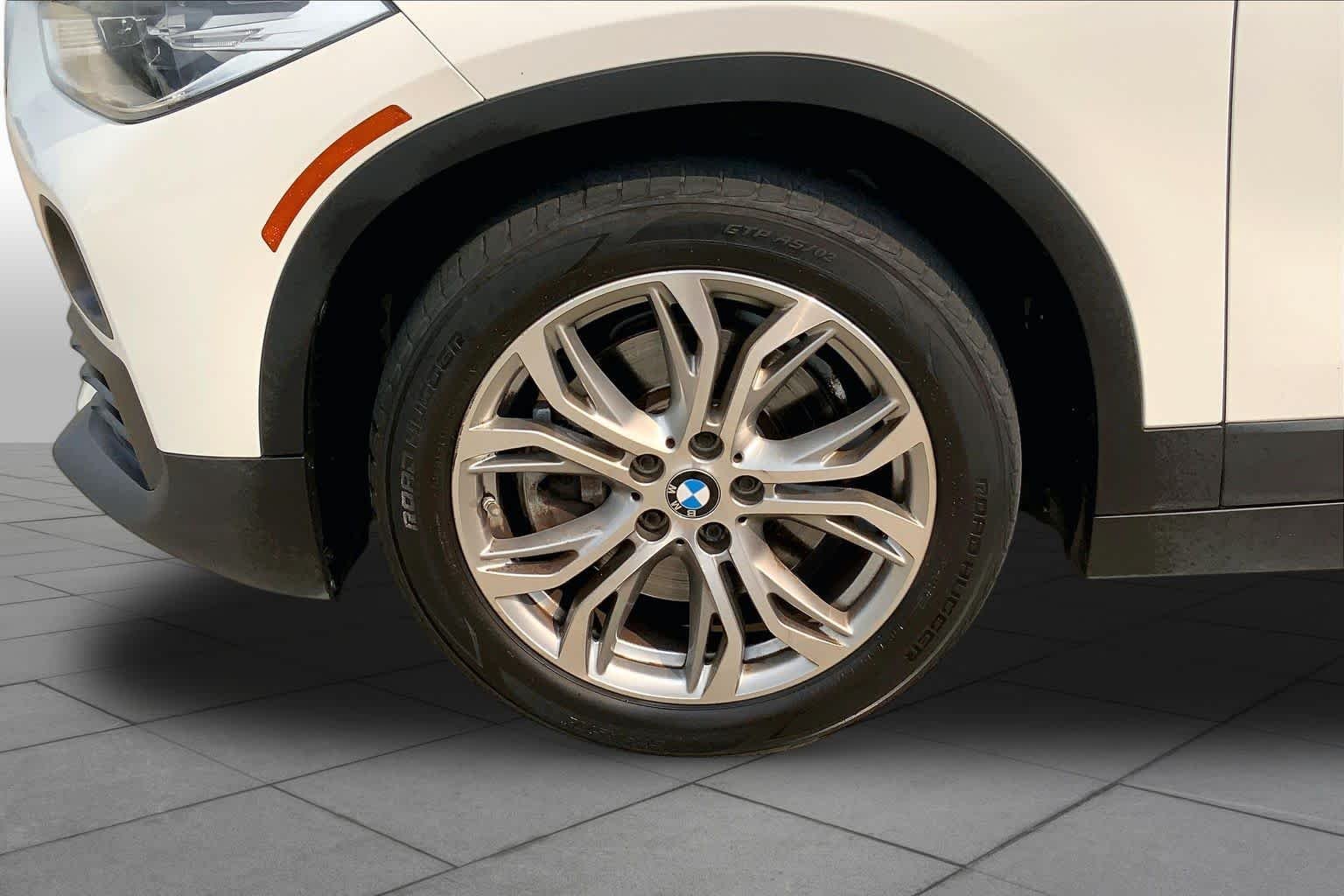 Used 2018 Alpine White BMW sDrive28i image 11