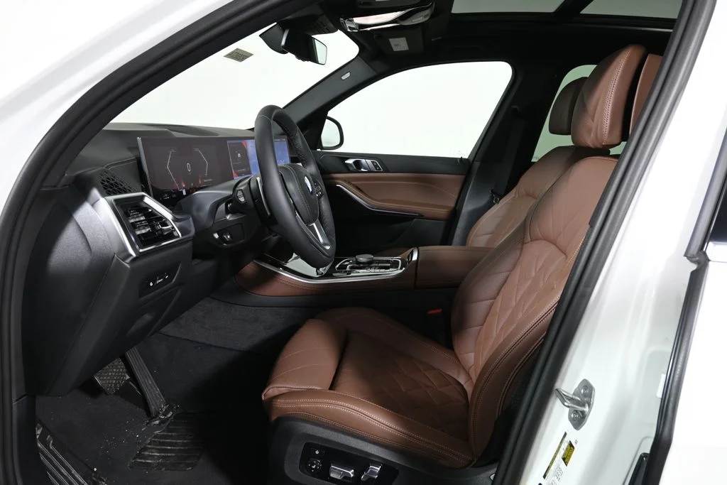 Used 2026 White BMW xDrive50e image 3