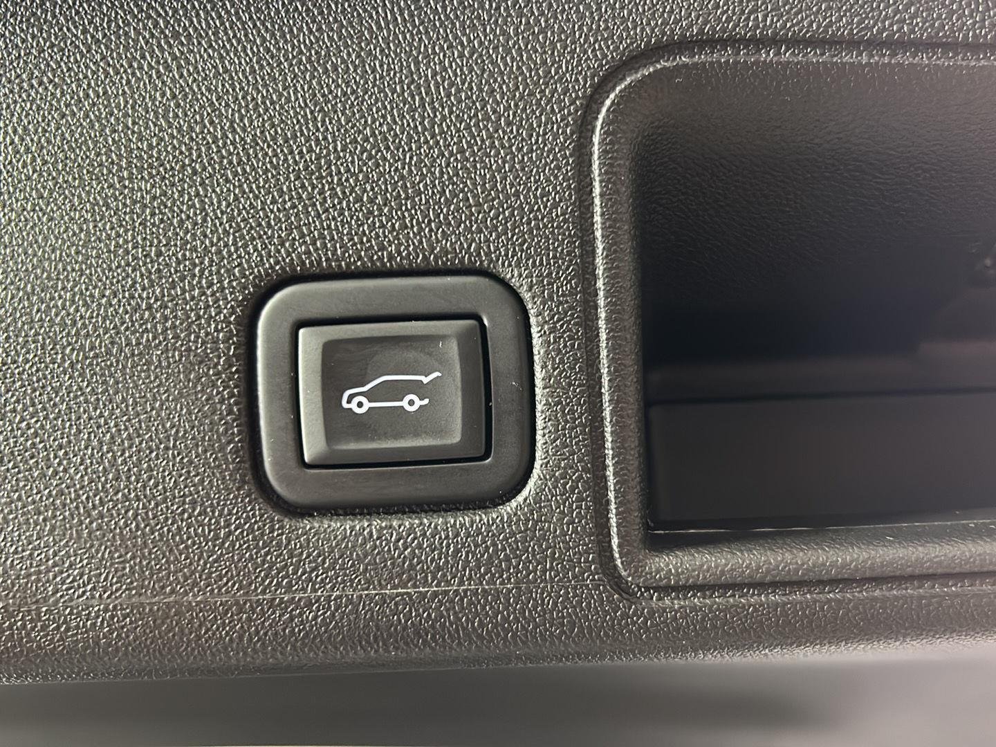 Used 2024 Summit White GMC SLE image 9