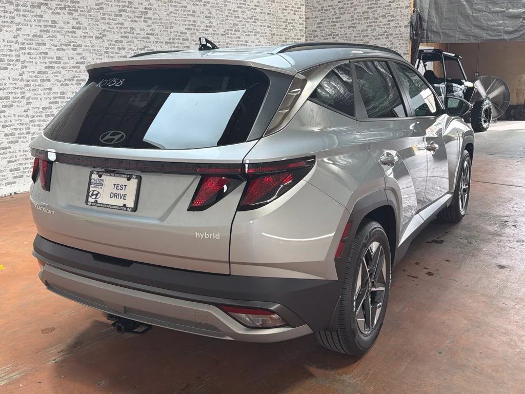 New 2026 Shimmering Silver Hyundai SEL image 7