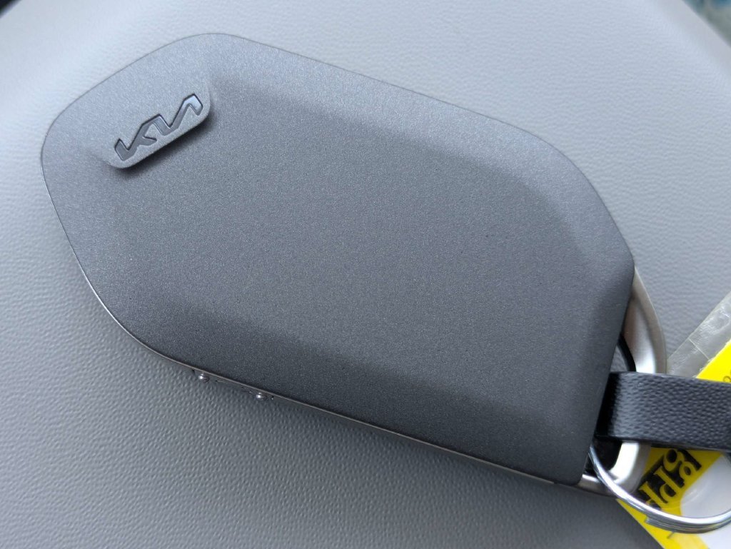 New 2027 Iceberg Green Kia S image 32