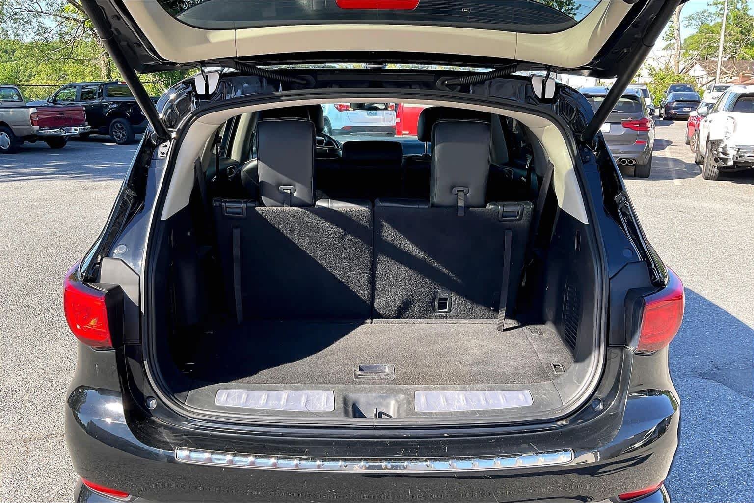 Used 2020 Black Obsidian INFINITI LUXE image 36