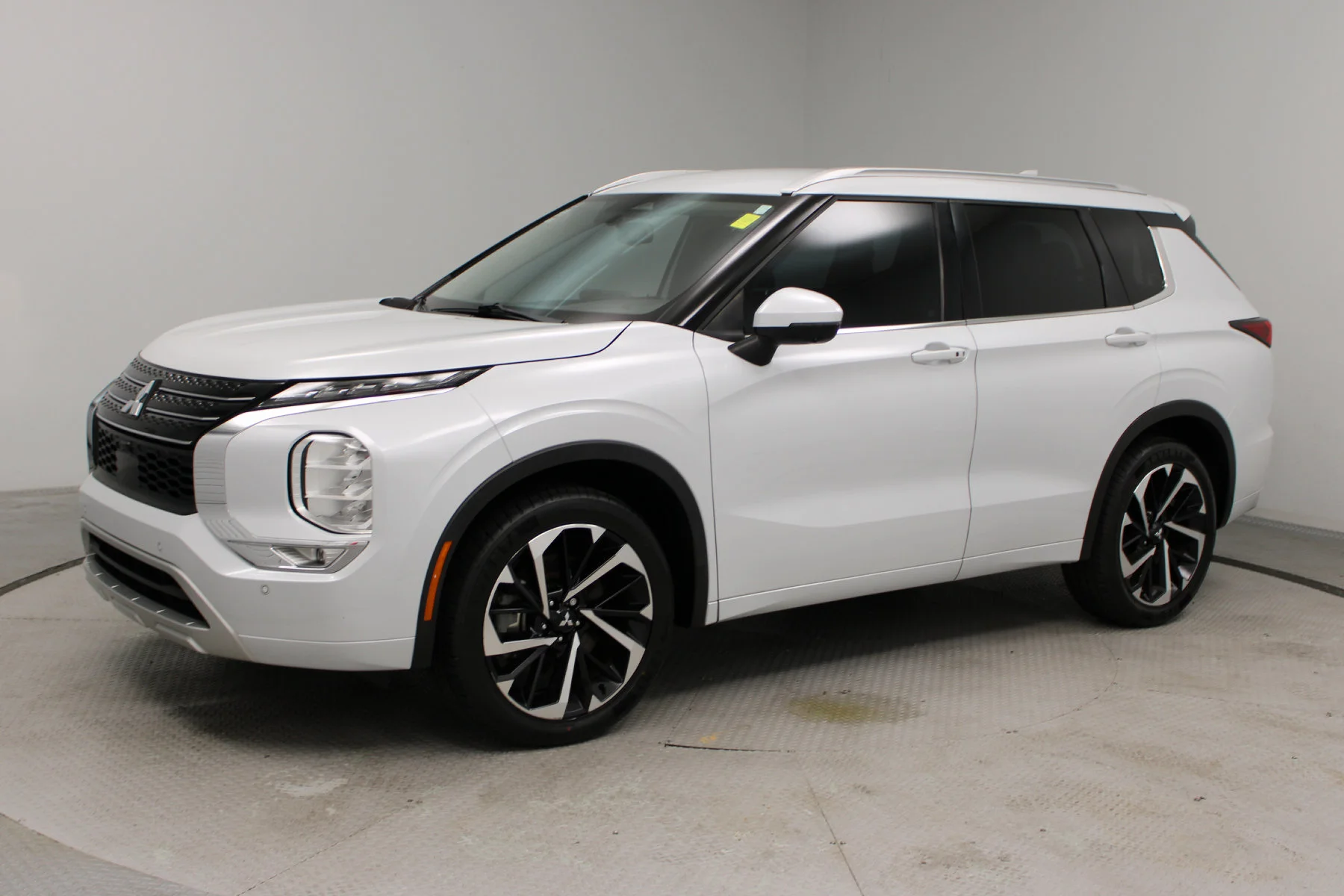 Used 2023 White DIAMOND Mitsubishi SEL 2.5 2WD image 11