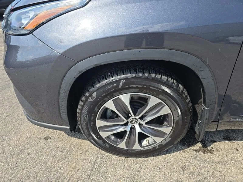 Used 2020 Gray Toyota XLE image 10
