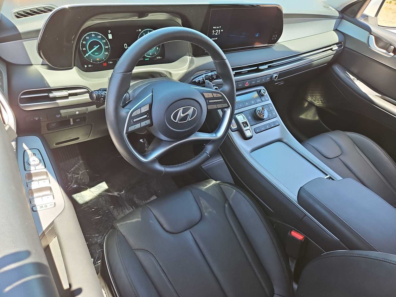 Certified Used 2025 Hyper White Hyundai SEL Premium 8P image 10