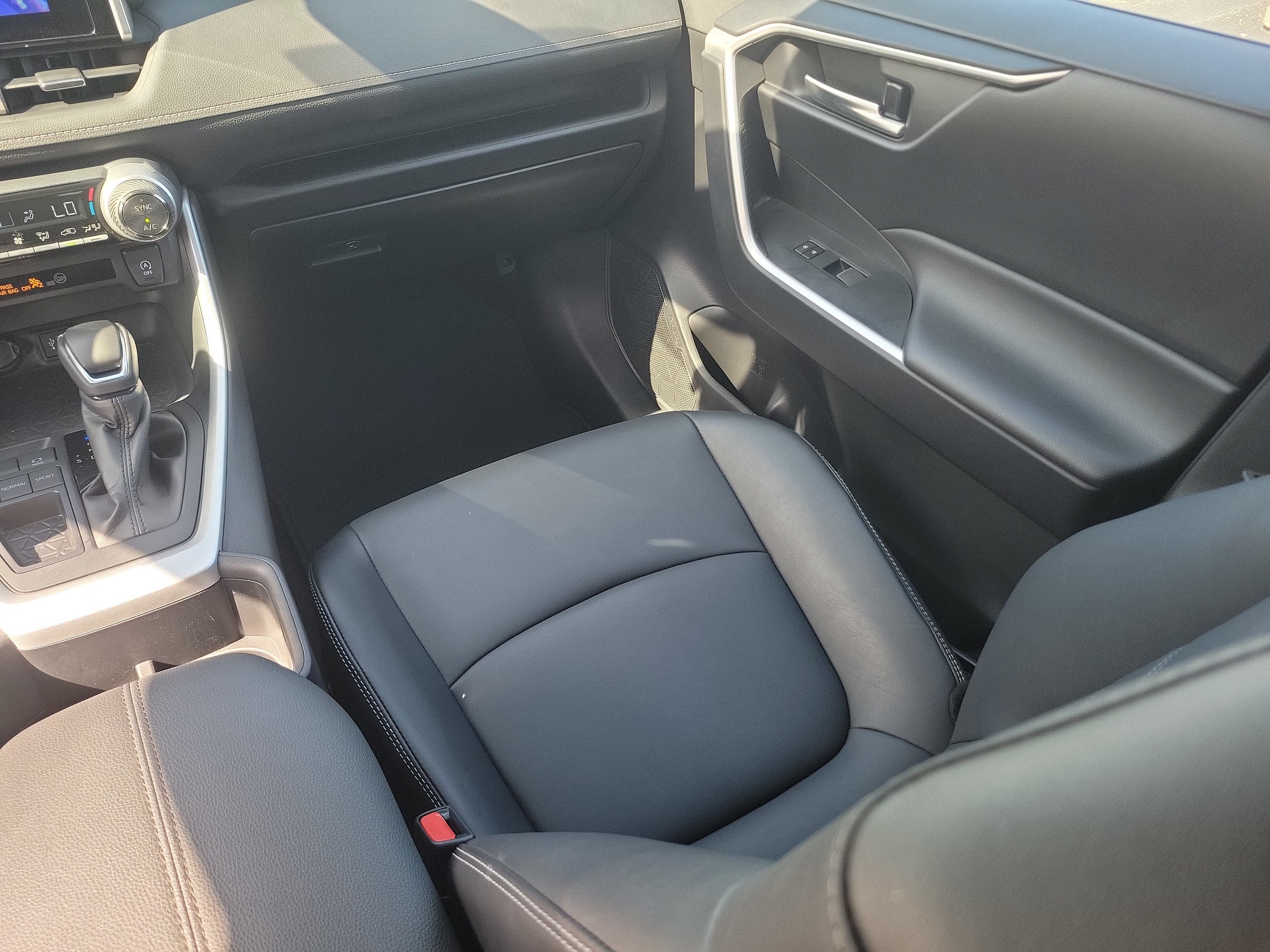 Used 2024 Pearl Toyota XLE Premium image 15