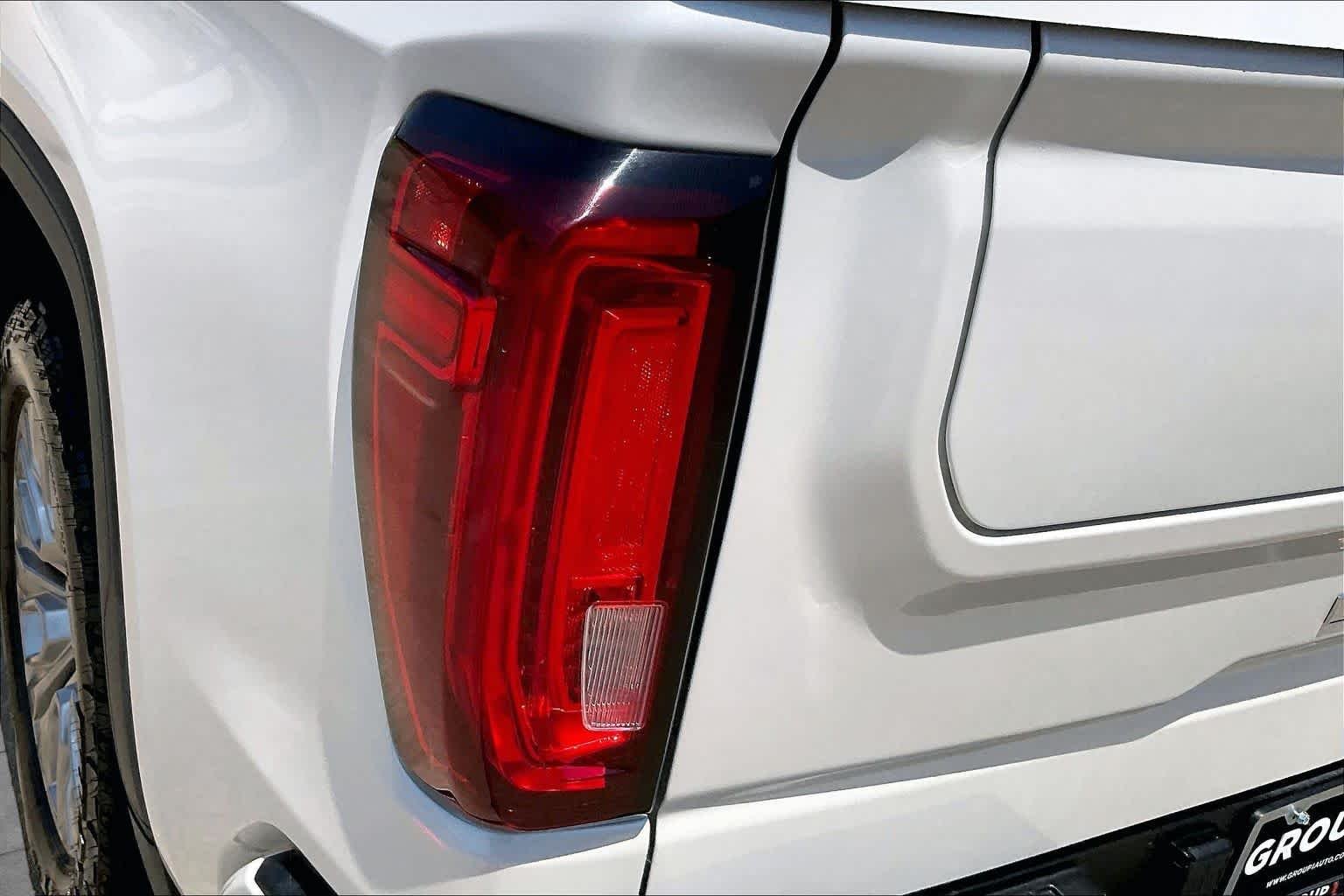 Used 2021 White Frost Tricoat GMC Denali image 28
