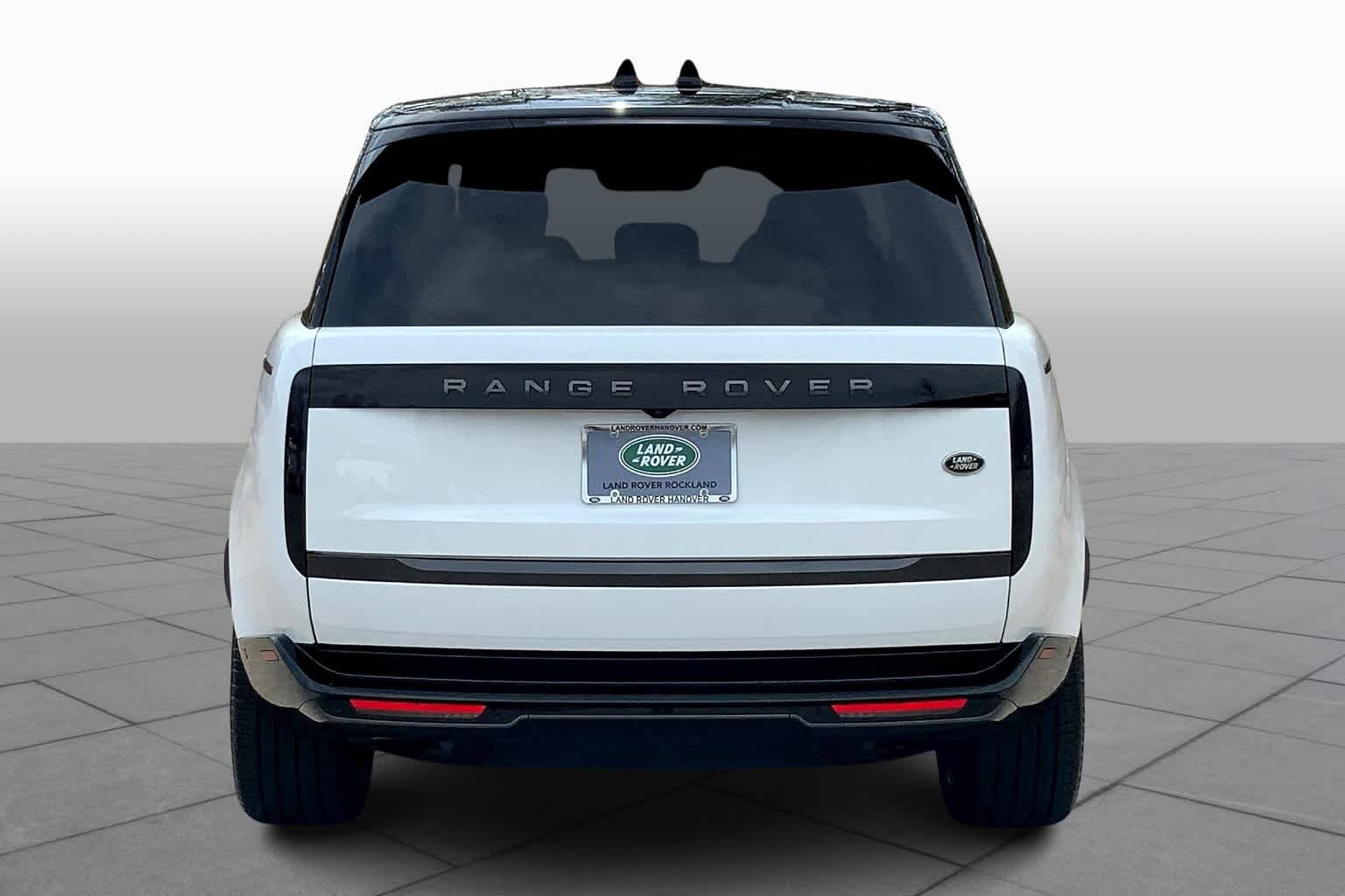 Used 2023 Fuji White Land Rover SE image 5