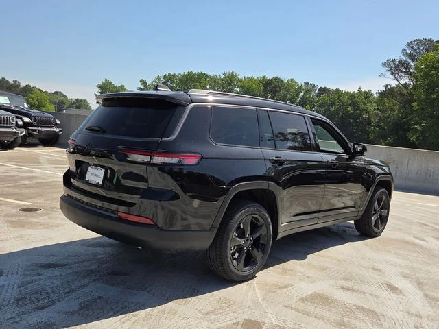 New 2026 Diamond Black Crystal Pearl-Coat Exterior Paint Jeep Limited image 9