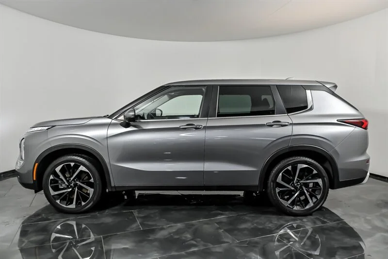 Used 2022 Mercury Gray Metallic Mitsubishi SE image 6