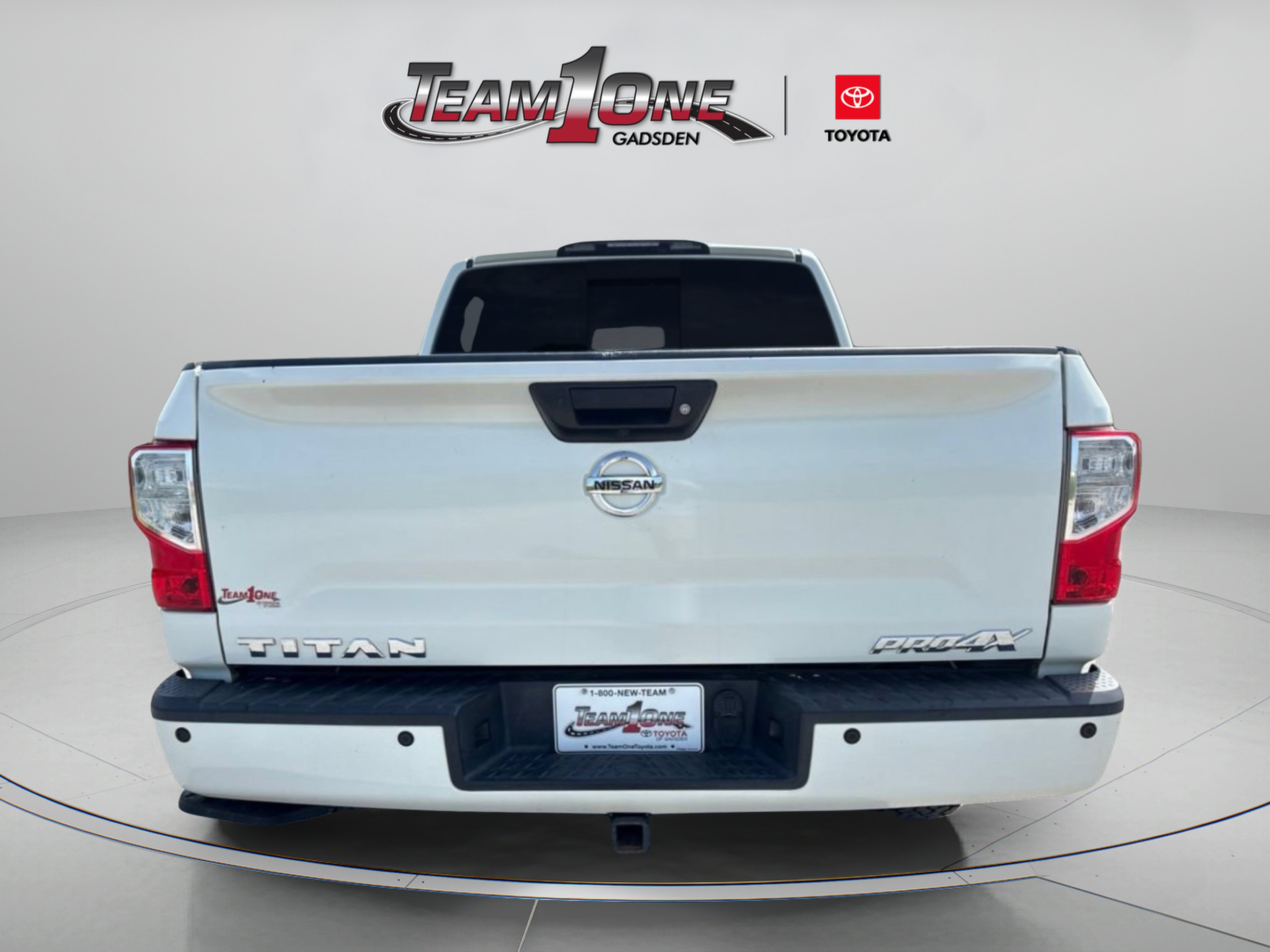 Used 2017 Pearl White Nissan PRO-4X image 8