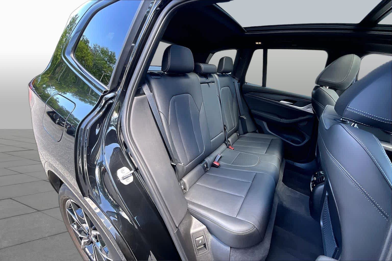 Used 2024 Black Sapphire Metallic BMW xDrive30i image 19