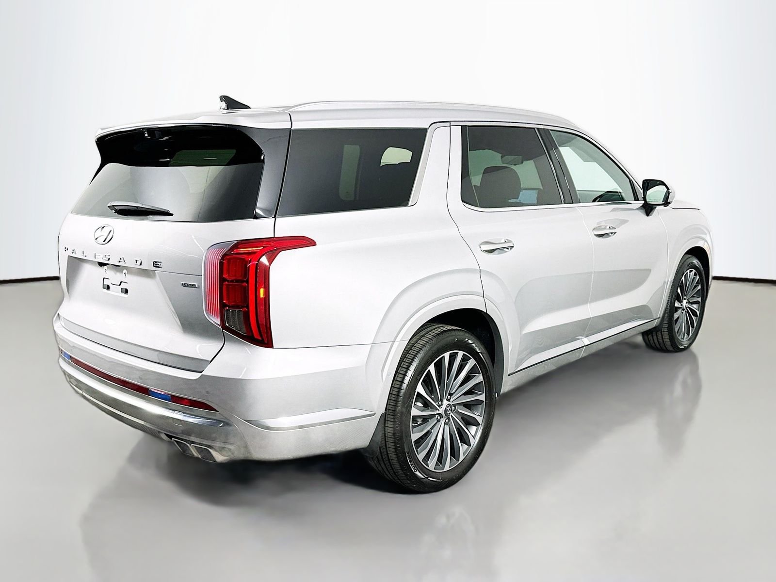 Used 2025 Silver Hyundai Calligraphy image 7