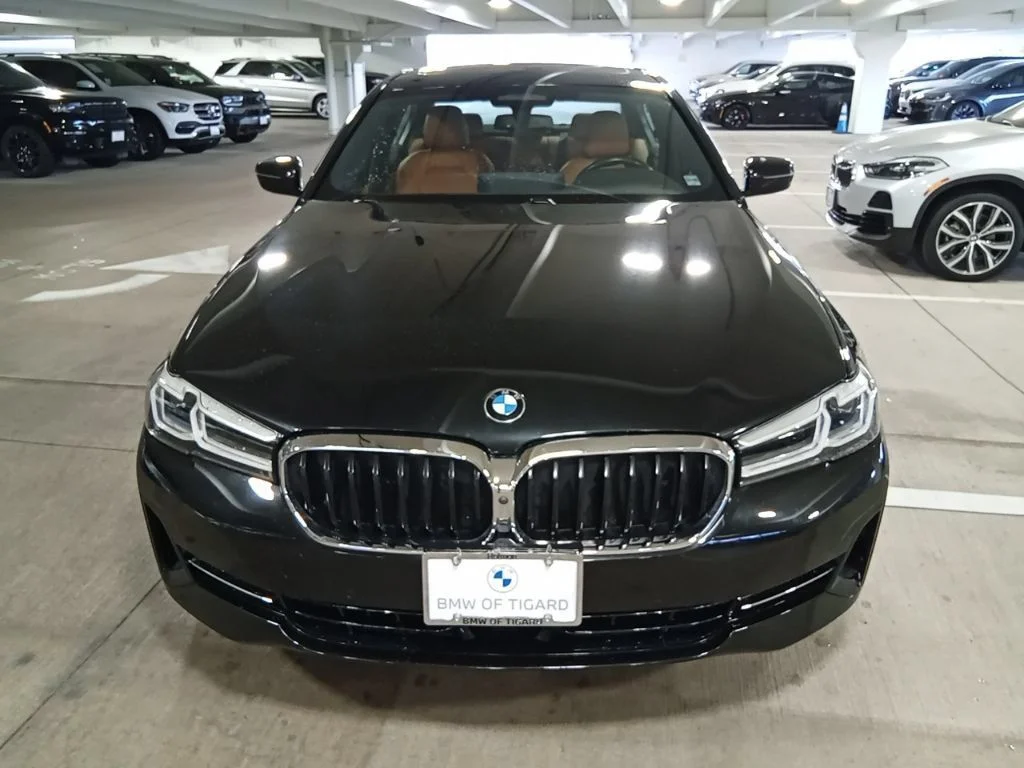 Used 2021 Black Sapphire Metallic BMW 530e iPerformance image 2