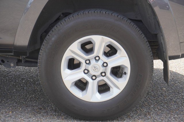 Used 2022  Toyota SR5 Premium image 12