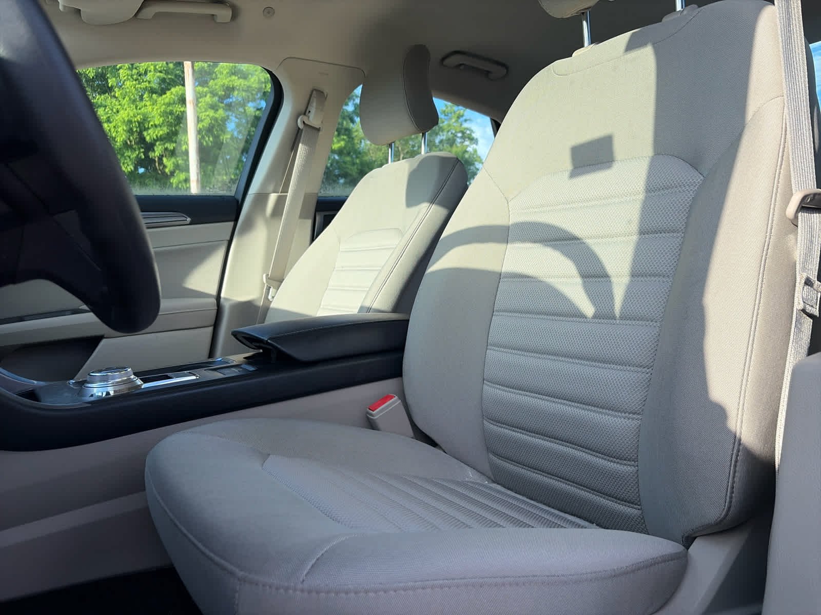 Used 2019 Bur/burgandy Ford SE image 5