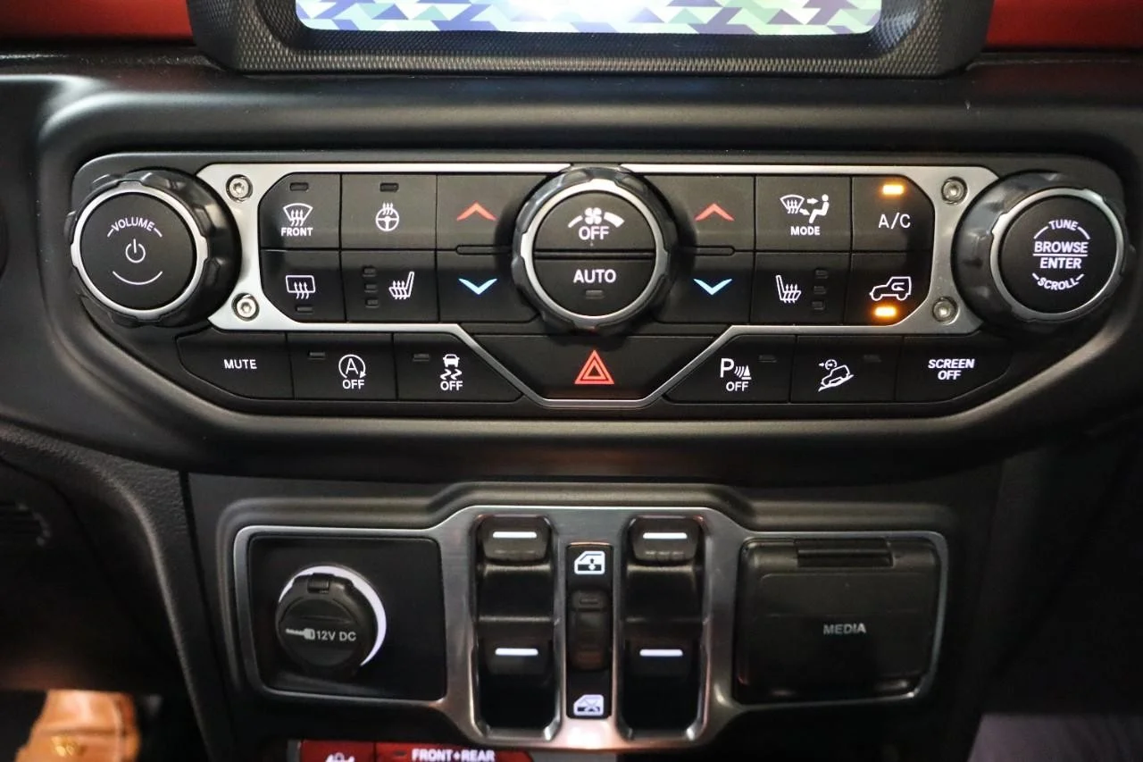 Used 2020 Granite Crystal Metallic Clear Coat Jeep Rubicon image 13