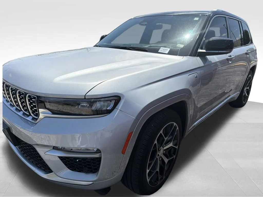 Used 2022 Silver Jeep Summit Reserve 4xe image 9
